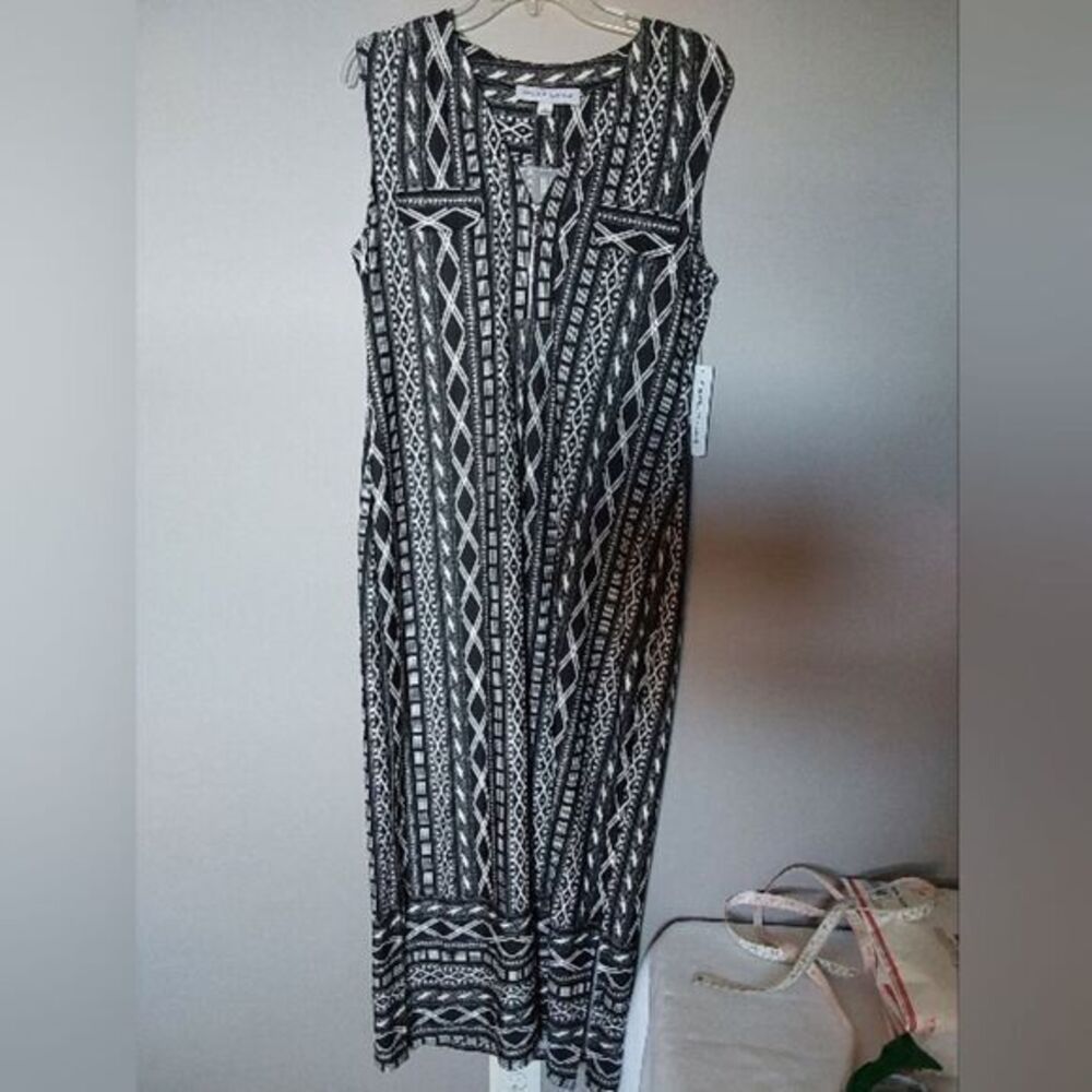 Emma & Michele Maxi Black & White Geometric Sleeveless Dress NWT Size Medium